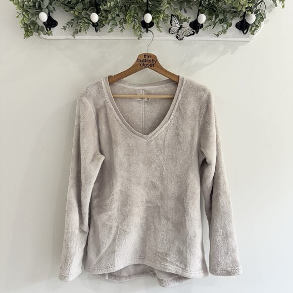 UGG Sweaters - Ugg Neutral Sherpa V Neck Sweater Medium KS